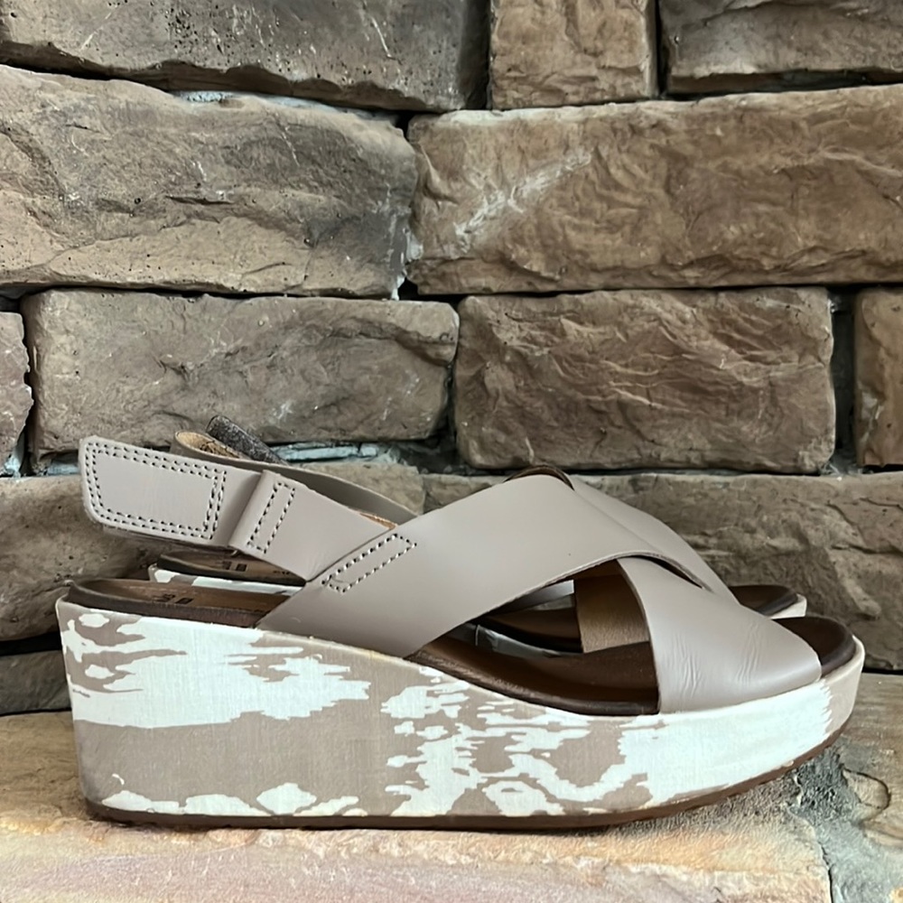 Clarks Stasha Hale Wedge Sandal / SZ 9.5‎ W
